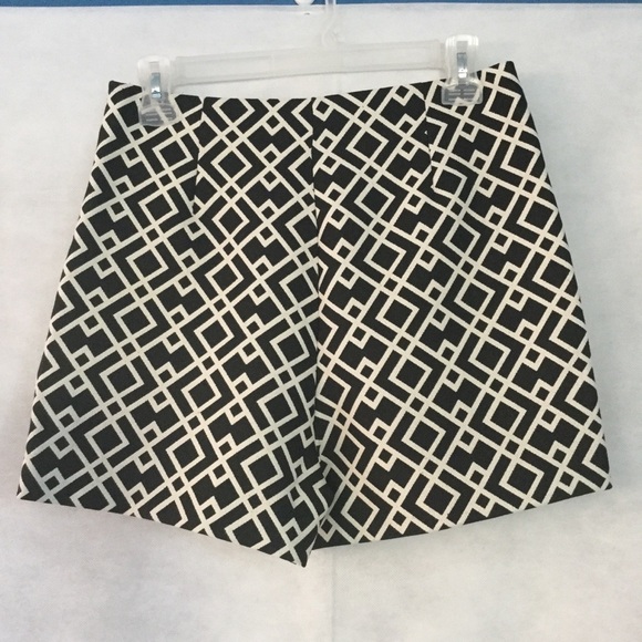 Zara Basic Geometric Women’s Shorts - Picture 1 of 3